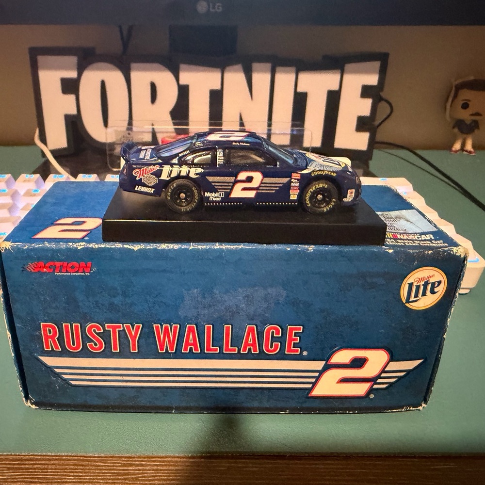 Rusty Wallace 1/64 Action #2 Miller Lite Harley Davidson 1999 Ford Taurus